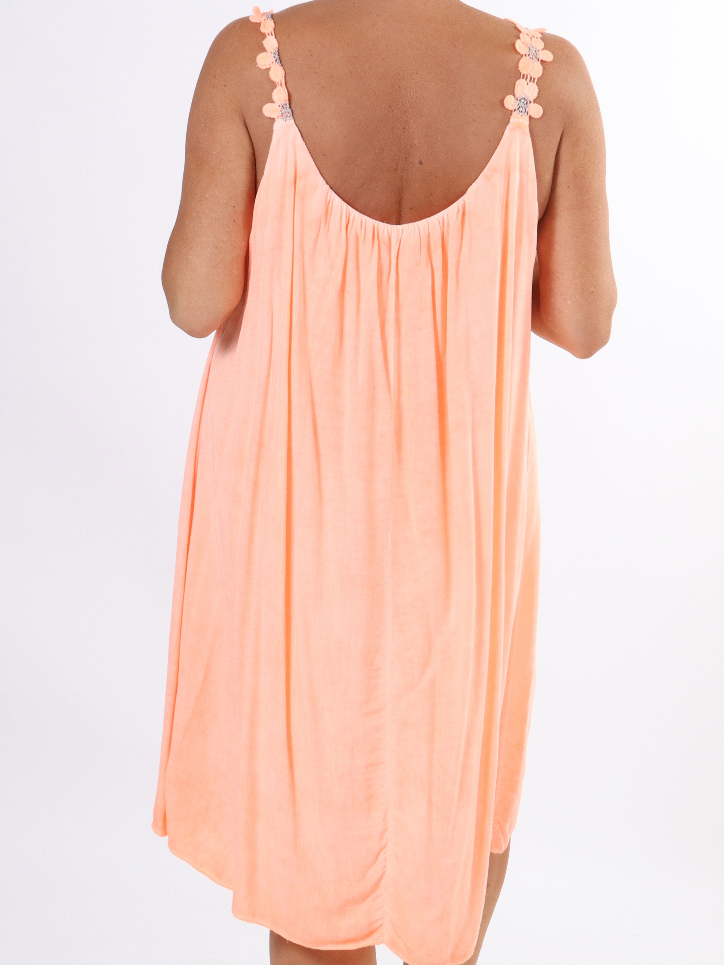 Ane - Sød plus size sommerkjole med broderet stroppe